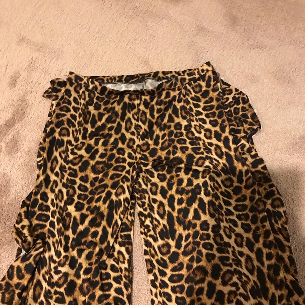 Leopard Print Ruffle Pants - Picture 3 of 4